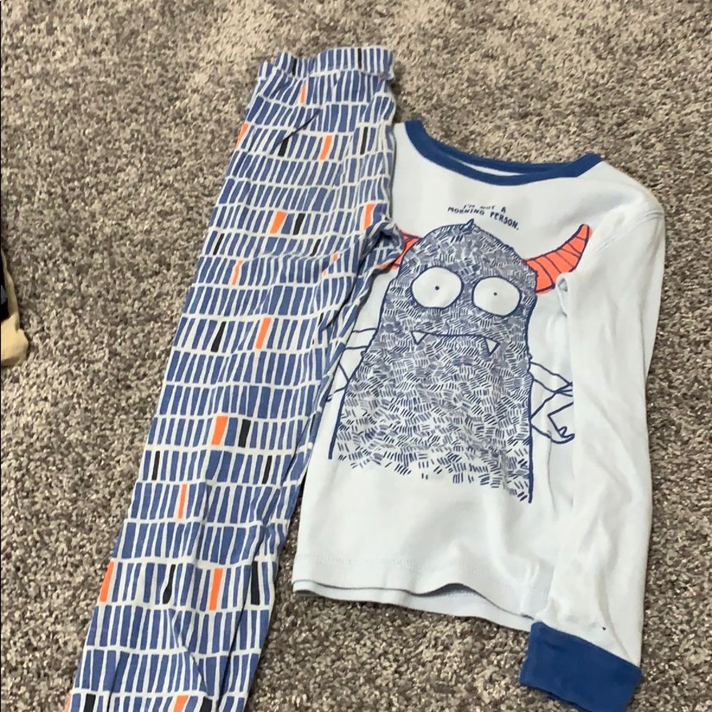 Oshkosh size 6 PJ’s
